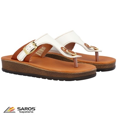 Sandálias brancas e castanhas com fivela dourada e sola castanha