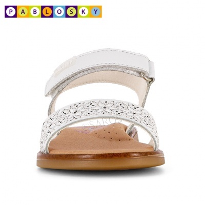 Sandália Pablosky branca de criança com padrão floral e fecho em velcro