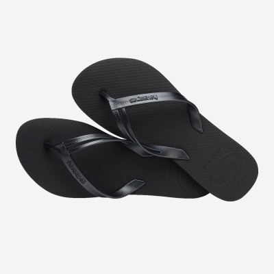 Sandálias de dedo pretas de borracha com tiras finas e marca Havaianas