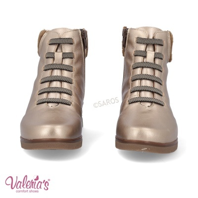 Botas bege dourado com atacadores e sola castanha de Valéria's comfort shoes
