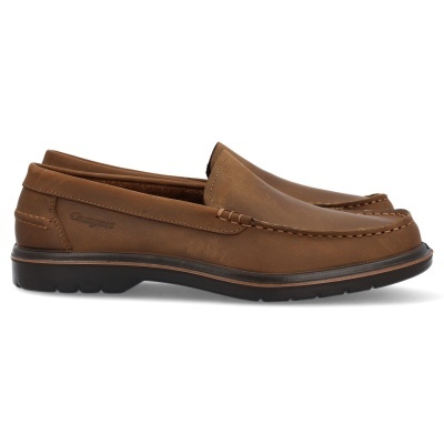 Sapato mocassim masculino castanho em pele com sola preta e costuras visíveis