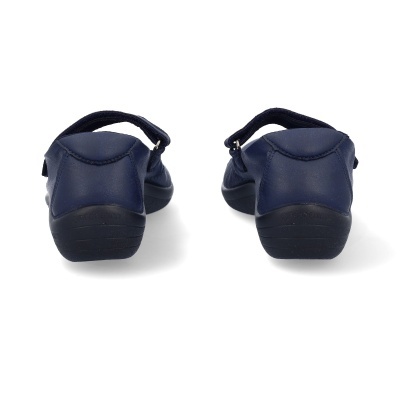 Sapatos femininos azuis escuros em couro sintético com sola preta