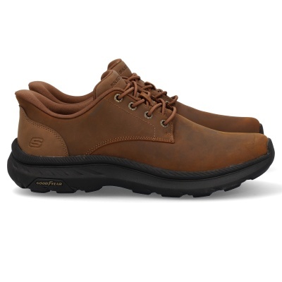 Sapatilhas de couro marrons da Skechers com sola preta e marca Goodyear