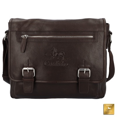 Mala em pele castanha escura com bolso frontal e logo Cavalinho em relevo