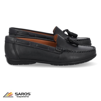 Sapatos mocassim pretos com tassel