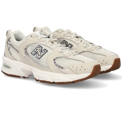 Sapatilhas New Balance 530 bege e branco com sola castanha