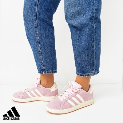 Ténis Adidas femininos rosa em camurça com riscas brancas e sola branca