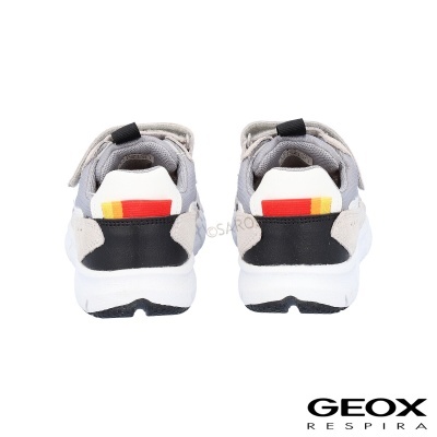 Sapatilhas Geox branca, cinza, bege e preta com detalhes vermelhos e amarelos, vista traseira