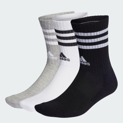 Conjunto de três pares de meias Adidas em cinza, branco e preto com riscas e logo.