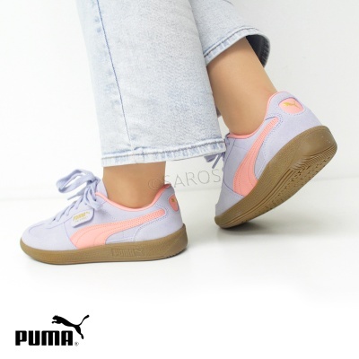 Sapatilhas Puma lilás com detalhes rosa e sola castanha