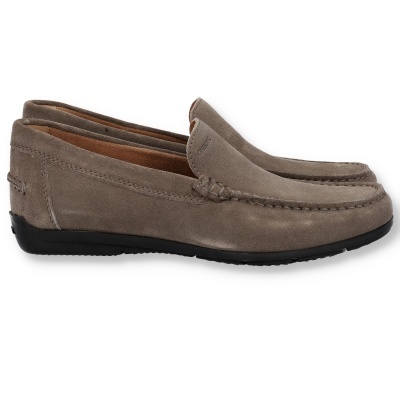 Mocassins masculinos cinza em camurça com sola preta