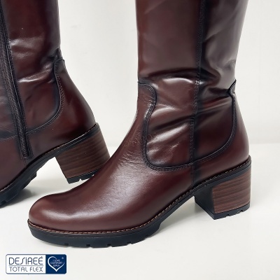 Botas castanho-escuro de couro com salto quadrado e zíper lateral