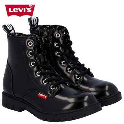 Botas pretas Levi's com cadarços e etiqueta vermelha
