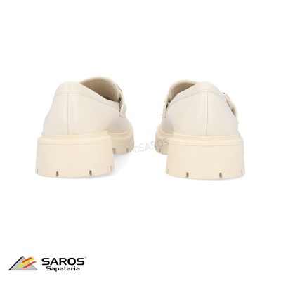 Sapatos tipo mocassin creme com sola grossa
