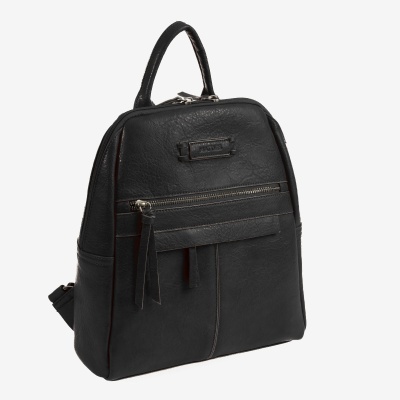 Mochila preta em material que imita pele com fecho zip e etiqueta VANVESS.