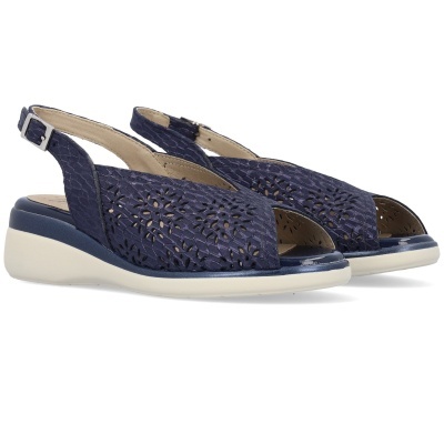 Sandálias femininas azuis com padrão floral e sola branca