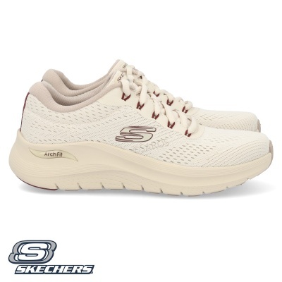 Tênis Skechers bege claro com sola grossa e logótipo 'S'