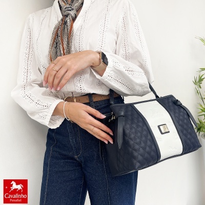 Mala Cavalinho Penafiel azul e branca em pele acolchoada com logótipo