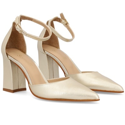 Sapatos de salto alto dourados com tira no tornozelo