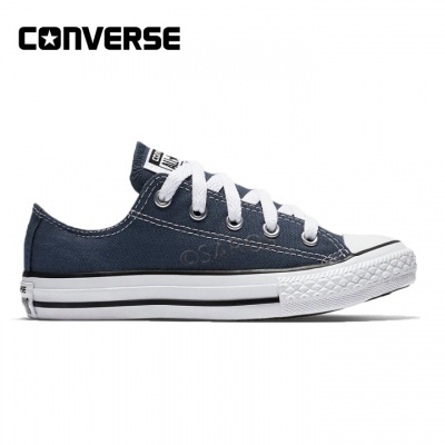 Ténis Converse clássico azul escuro com sola branca e atacadores brancos