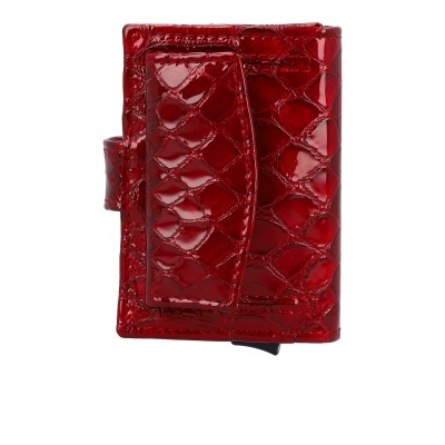 Carteira vermelha pequena com padrão texturizado e fecho com aba