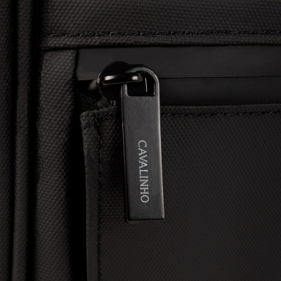 Fecho preto de mochila ou mala com puxador com o nome CAVALINHO