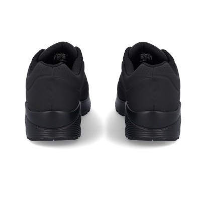 Sapatilhas pretas vistas de trás com sola preta