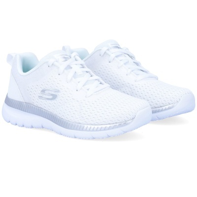 Sapatilhas desportivas brancas da Skechers com logo prateado e sola branca