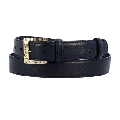 Cinto de couro azul escuro com fivela metálica dourada.