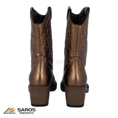 Botas metálicas bronze com salto grosso vistas de trás