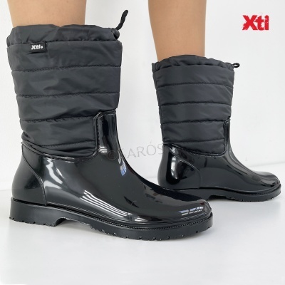 Botas pretas Xti com parte inferior brilhante e parte superior acolchoada