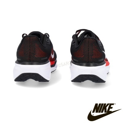 Sapatilhas Nike pretas, vermelhas e brancas vista de trás