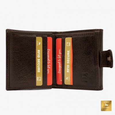 Carteira de couro castanho com cartões e texto RFID SECURE