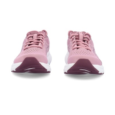 Sapatilhas cor-de-rosa com solas brancas e detalhes roxos