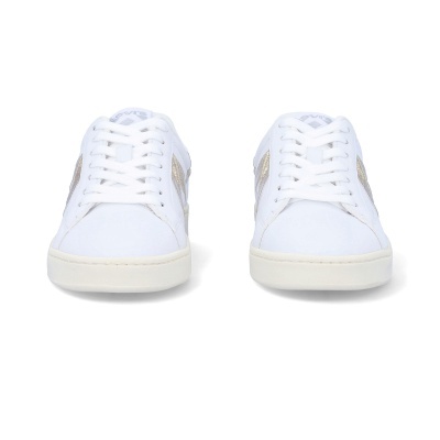 Sapatilhas brancas com detalhe metálico dourado e sola bege clara