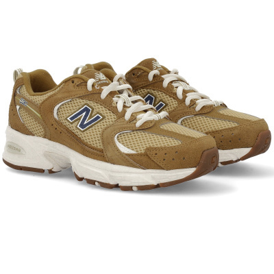 Ténis New Balance 530 castanhos e bege com sola branca