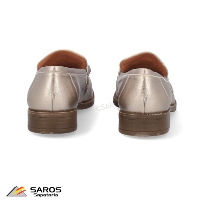 Par de sapatos dourados vista traseira com logo SAROS Sapataria