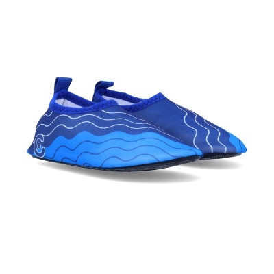 Sapatos azuis com padrão ondulado e design elástico