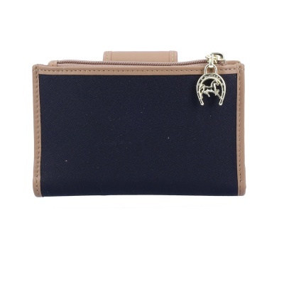 Carteira preta e bege com pendente metálico em forma de ferradura e cavalinho