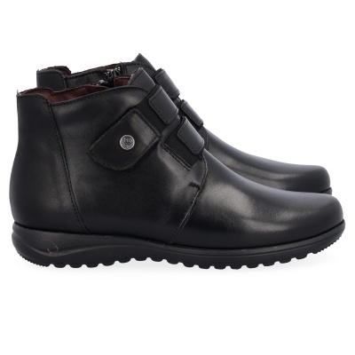 Botas pretas de pele com velcro e sola de borracha