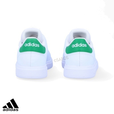 Ténis Adidas brancos com detalhes verdes vista traseira
