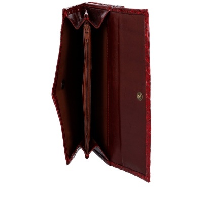 Carteira vermelha padrão croco aberta com fecho de correr no interior