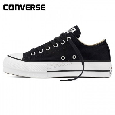 Tênis Converse All Star preto com sola branca e cadarços pretos