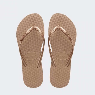 Chinelos Havaianas bronze com tiras em V e textura antiderrapante