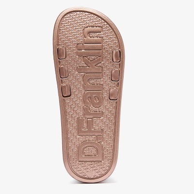 Sola de chinelo castanho claro com logo DFranklin em relevo