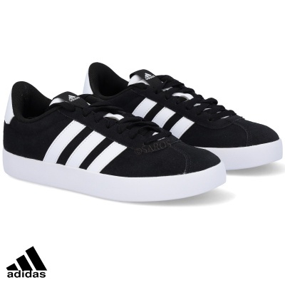 Ténis Adidas pretos com riscas brancas e sola branca