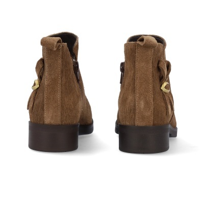 Botas em camurça castanha com salto médio e fecho lateral