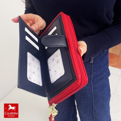 Carteira bicolor vermelho e azul escuro com fecho e zíper