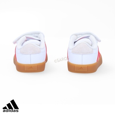 Sapatilhas infantis Adidas com sola castanha vistas de trás