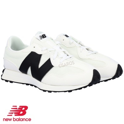 Sapatilhas brancas New Balance com detalhe preto e sola preta